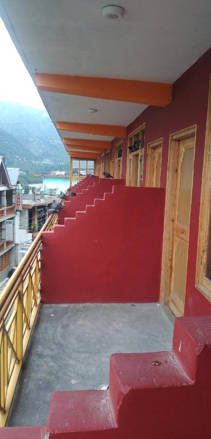 Rasta Cafe And Lodge Manāli Exterior foto