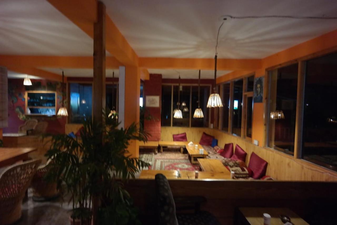 Rasta Cafe And Lodge Manāli Exterior foto